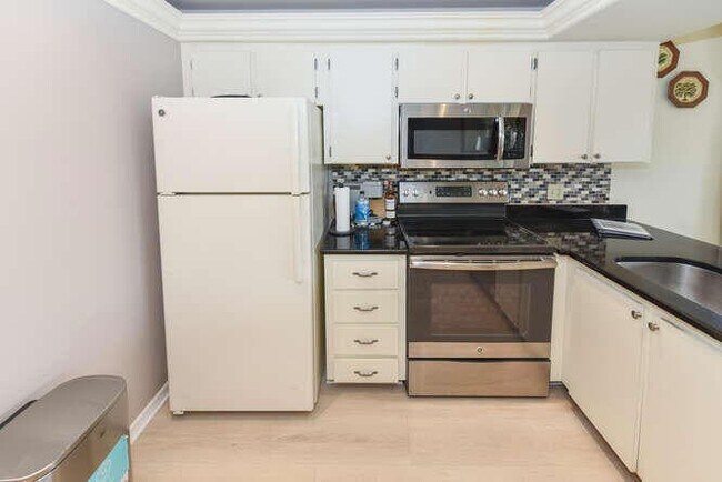 Building Photo - 1605 S US Hwy 1