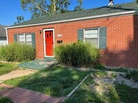 Building Photo - Two Bedroom in Alton