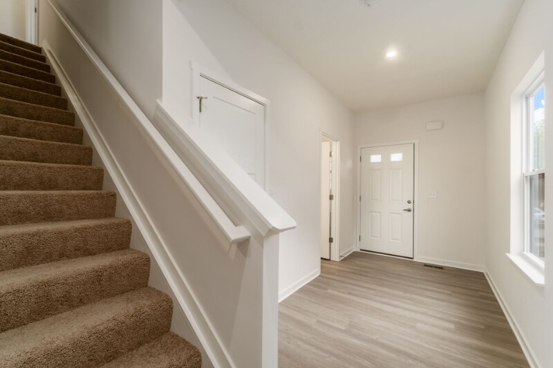 Building Photo - 2816 Horsham Dr