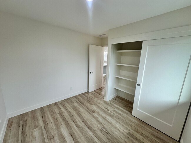 Building Photo - 1464