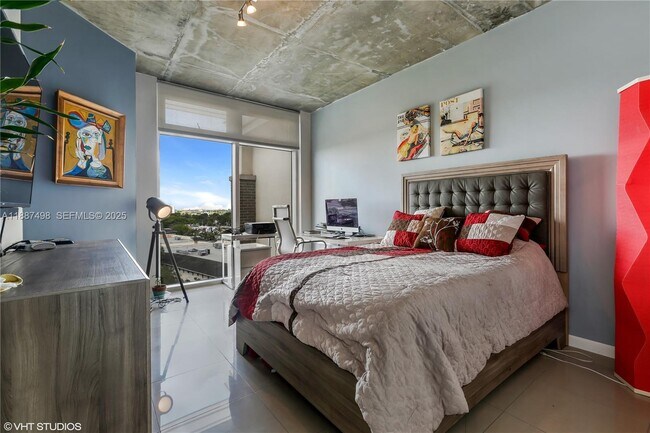 Building Photo - 3250 NE 1st Ave