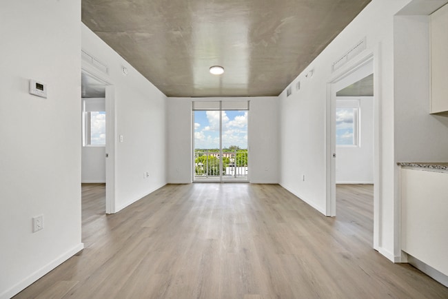 Building Photo - 475 NE 126th St