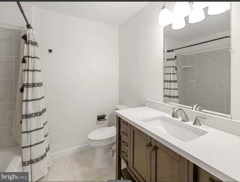 Building Photo - 5523 Inverness Woods Ct