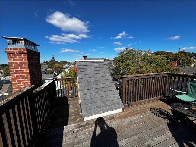 Building Photo - 235 Spring St