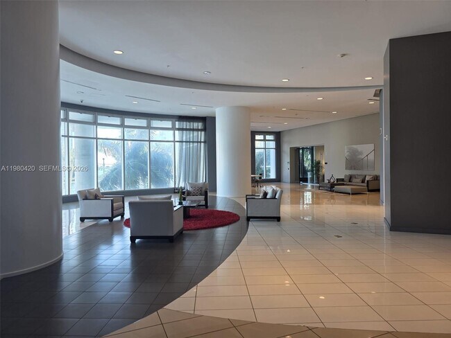 Building Photo - 300 S Biscayne Blvd