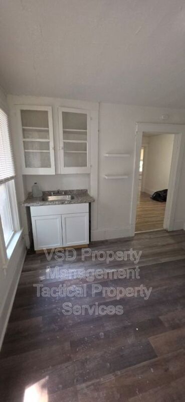 Building Photo - 1583 E 84th St