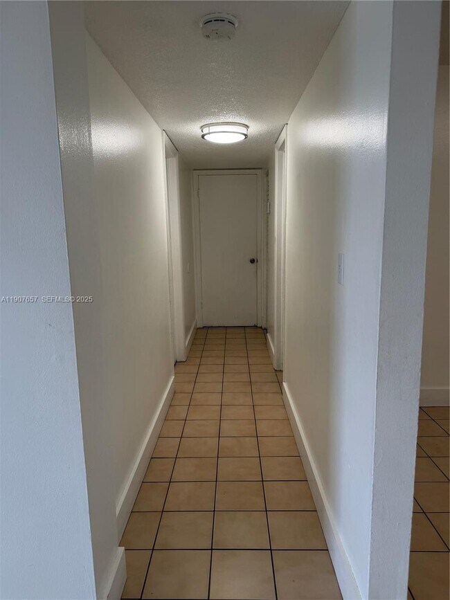 Building Photo - 6190 W 19th Ave