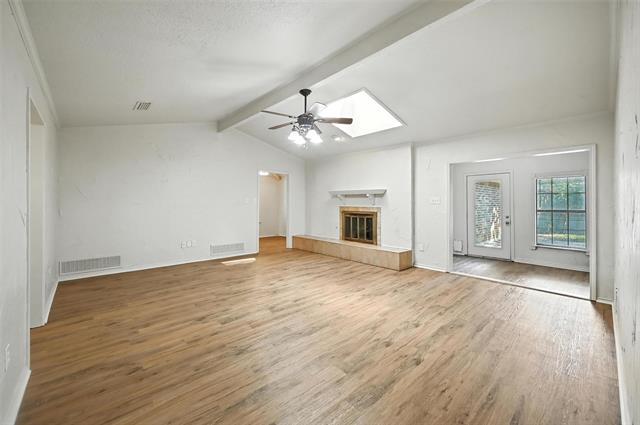 Building Photo - 1203 River Oaks Dr