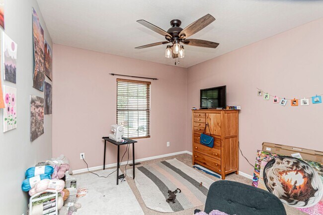 Building Photo - Spacious single family home