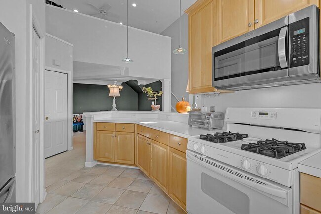 Building Photo - 21855 Locomotive Terrace