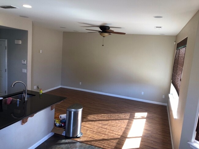 Building Photo - Beautiful 3 B/D 2.5 BA House in Roseville-COMING VERY SOON! ACT FAST AND APPLY NOW AS THIS PROPER...