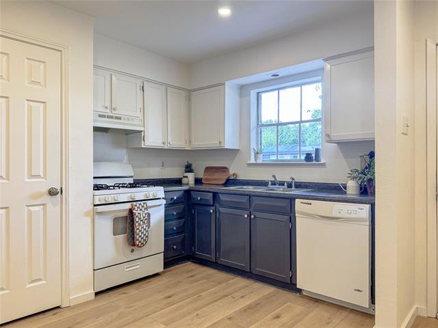 Building Photo - 312 W Little Creek Rd