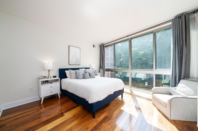 Building Photo - 800 Jackson St