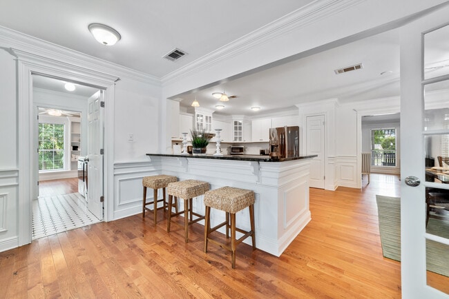 Building Photo - 2009 Wedgewood Cir