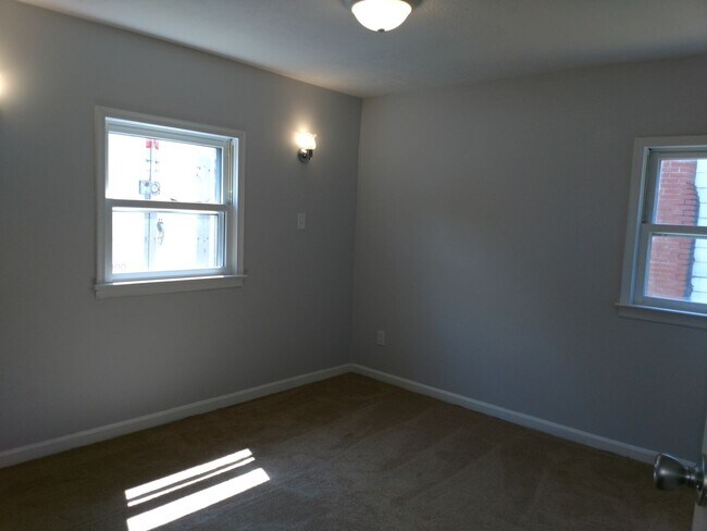 Building Photo - 3 Bedroom 3 Bathroom House in Town of Fron...