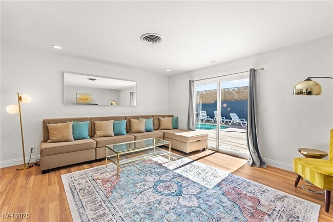 Building Photo - 1531 Commanche Dr