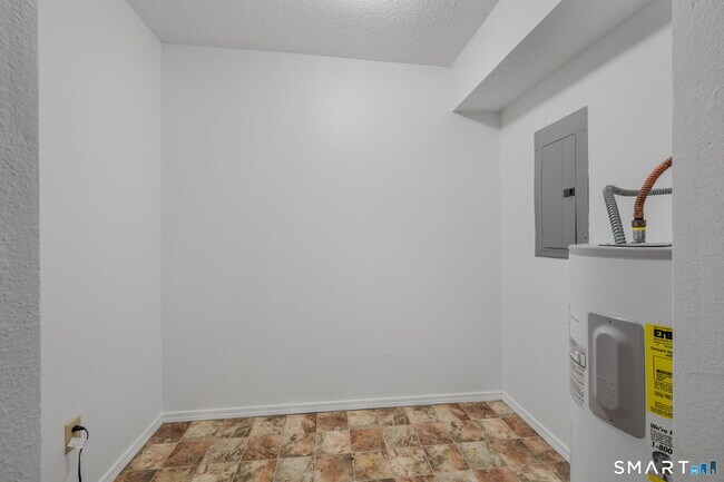 Building Photo - 55 Leafwood Ln