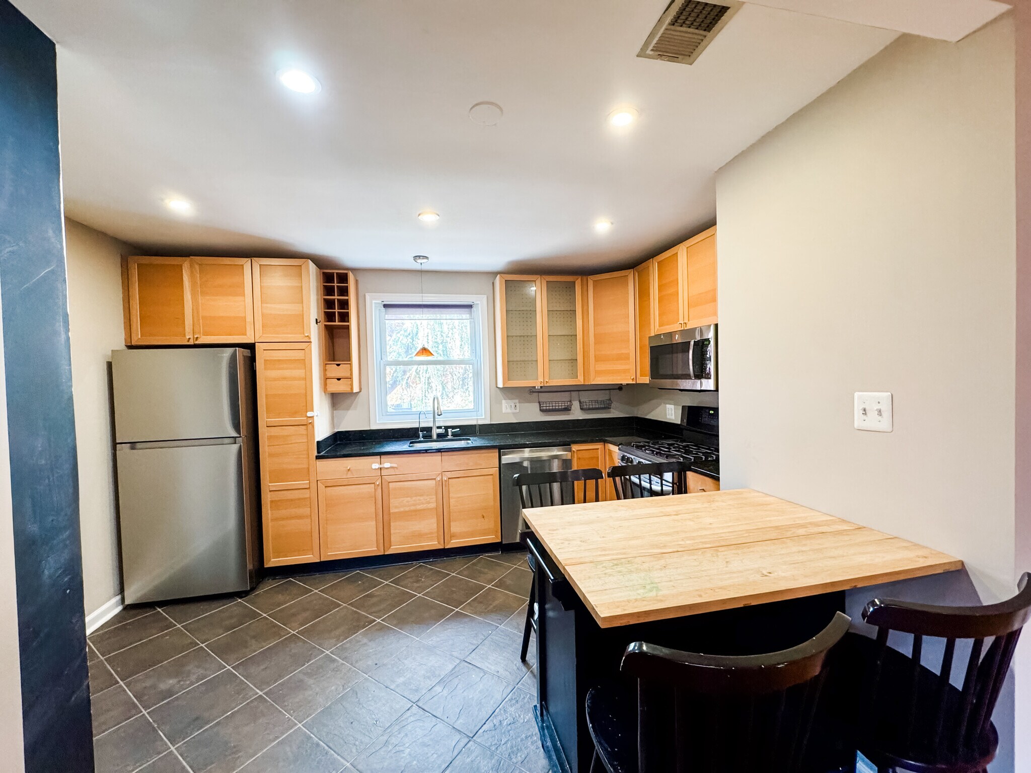 Building Photo - 2963 Sycamore St