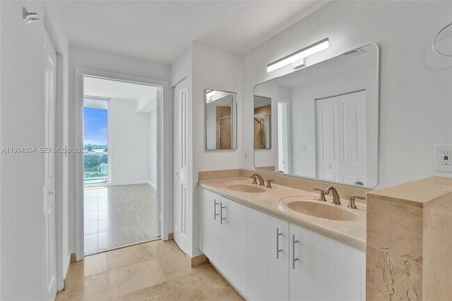 Building Photo - 7900 Harbor Island Dr