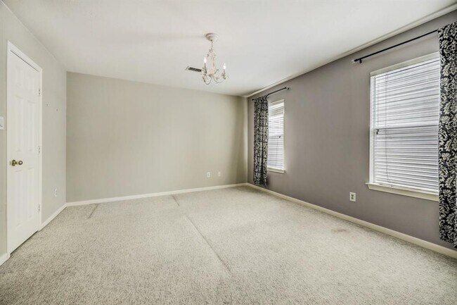 2nd room 3rd flr - 1426 Crocker St