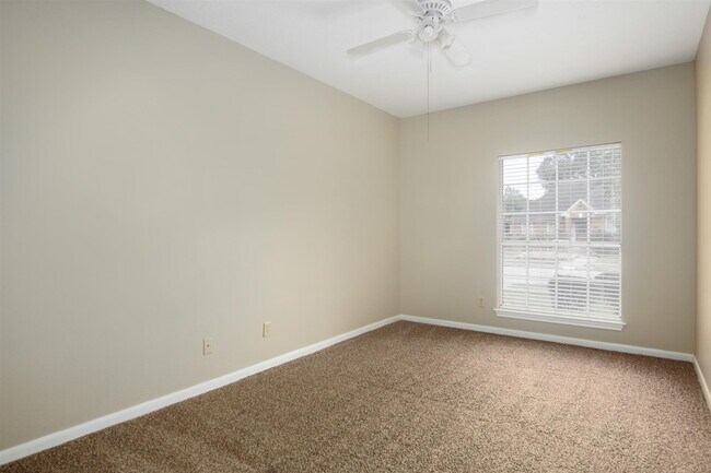 Building Photo - 15118 Greenleaf Ln