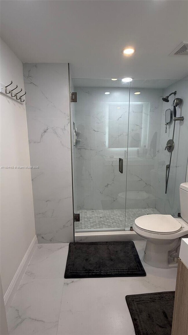 Building Photo - 3625 N Country Club Dr