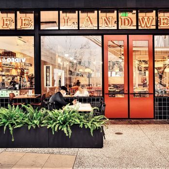 Building Photo - 11970 Montana Ave