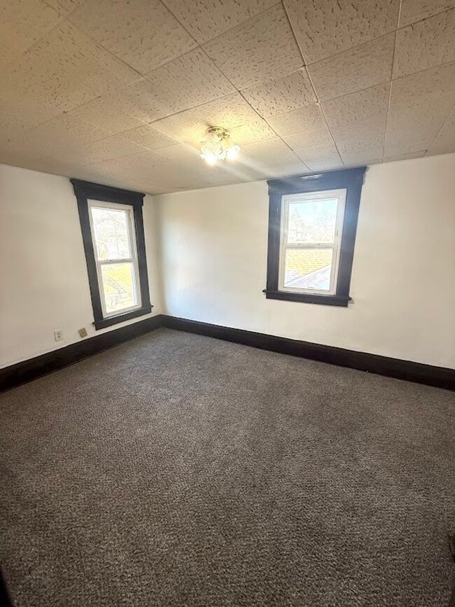 Building Photo - Fulton Rd Triplex