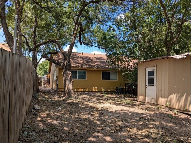 Building Photo - 1213 Dobie Dr