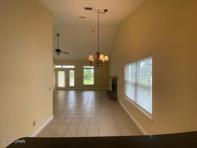 Building Photo - 4031 Oak Forest Dr