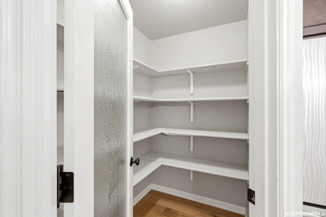 Building Photo - 13259 Rosser Dr