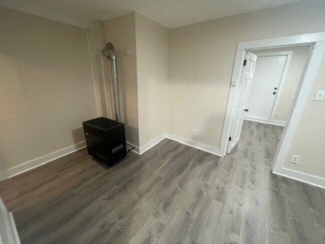 Building Photo - 28 Prospect St