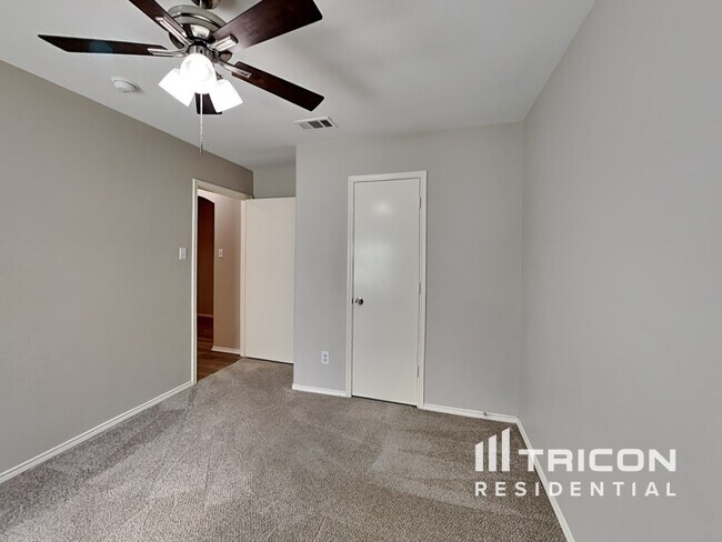 Building Photo - 6701 Fairglen Dr