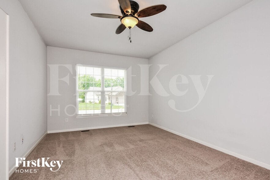 Building Photo - 246 Lonepine Dr