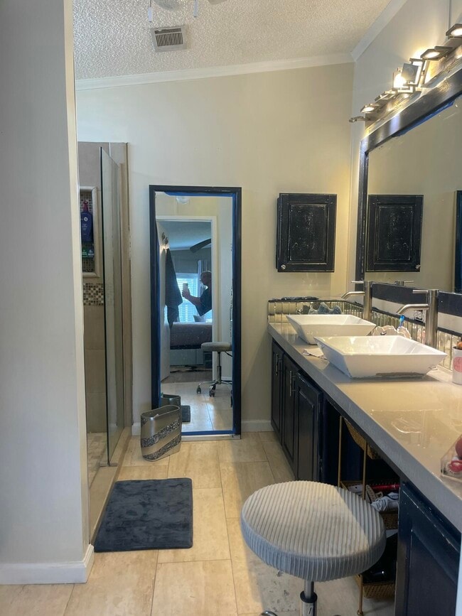 Building Photo - 817 Sunglow St