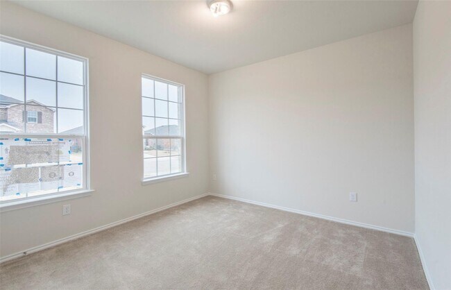 Building Photo - Move-In Ready 4-Bedroom Home with Ideal Lo...