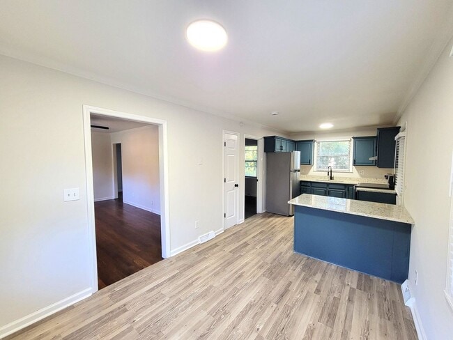 Building Photo - Brick Ranch in Yorkmount Area near Tyvola