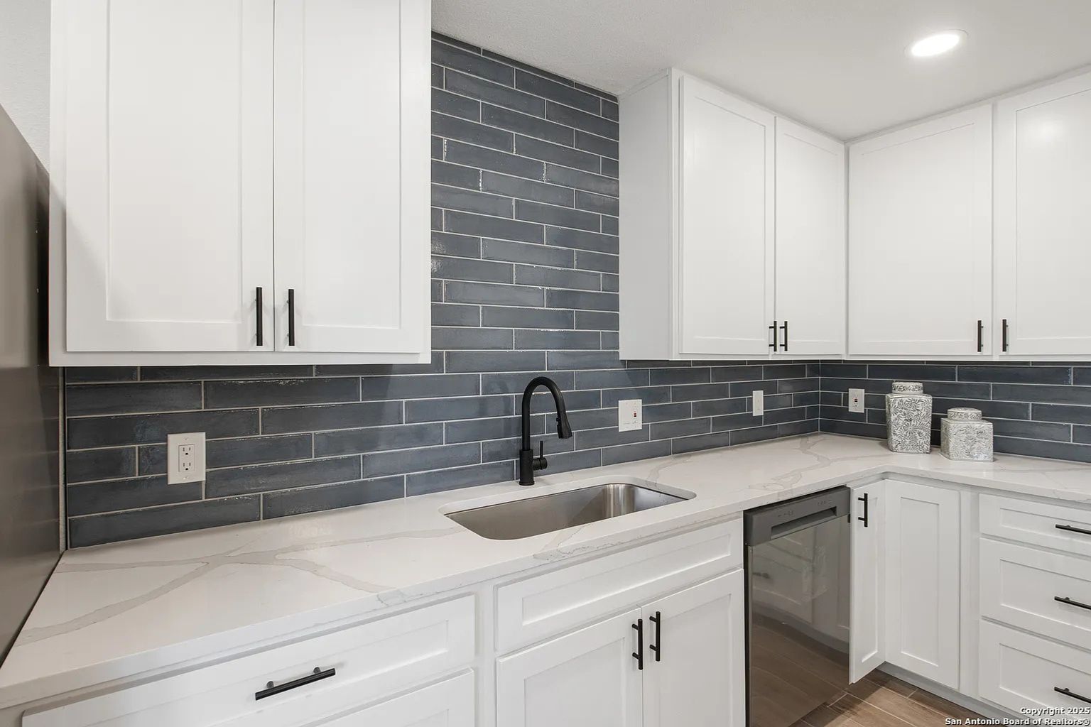 Building Photo - 123 E Brandon