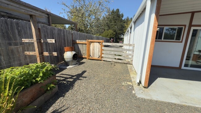 Building Photo - 1840 1st Ave