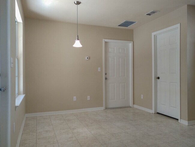 Building Photo - 3 Bed 2 Bath in Walnut Creek, Great NW Gainesville Location