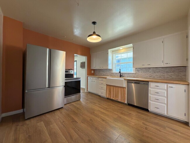 Building Photo - 8907 E Boone Ave