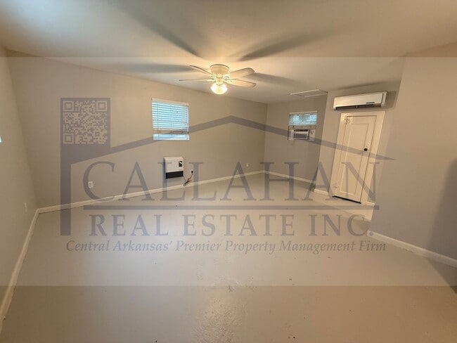 Building Photo - Park Hill Efficiency