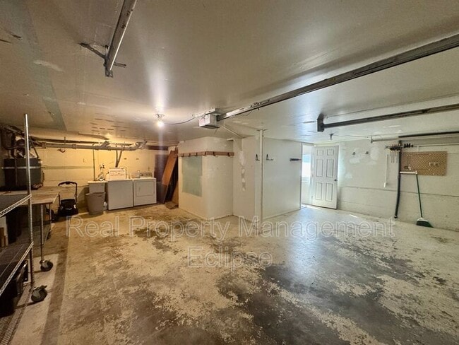 Building Photo - 10323 NE 68th St