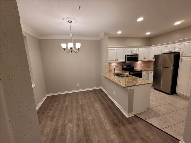 Building Photo - 1919 Post Oak Park Dr