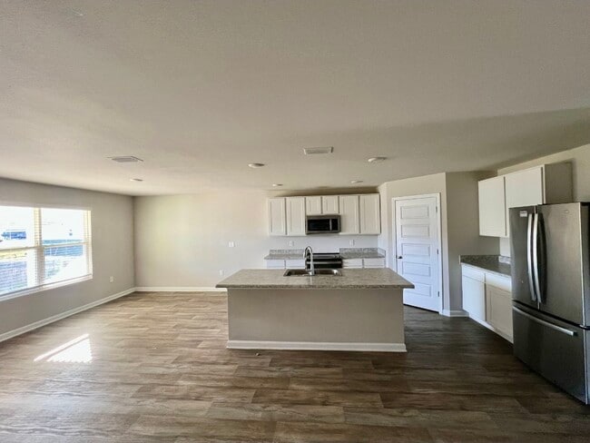 Building Photo - Burnston