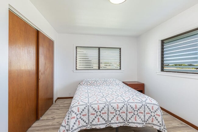 Building Photo - Unfurnished 2 bedroom, 1 bath home in quiet Lihue neighborhood, with views!