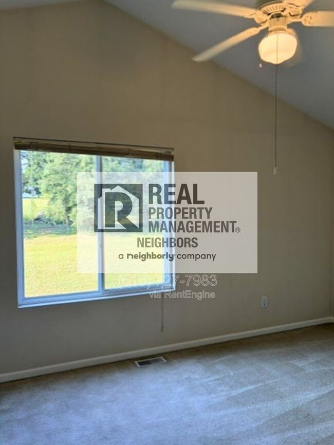 Building Photo - 1636 Northbend Dr NE