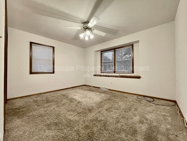 Building Photo - 1348 Carriage Hill Dr SE
