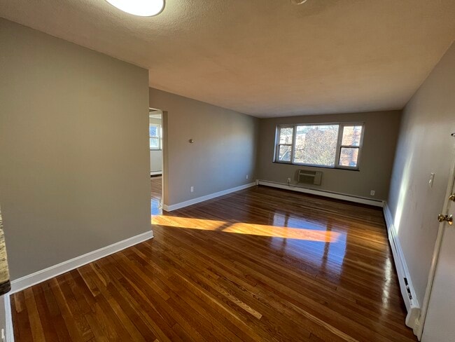 Building Photo - 266 Grove St