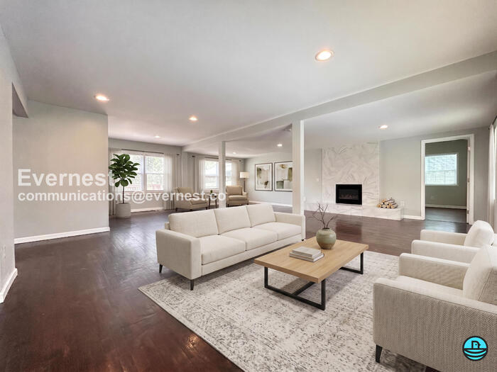 Building Photo - 1345 Twin Oaks Cir SE